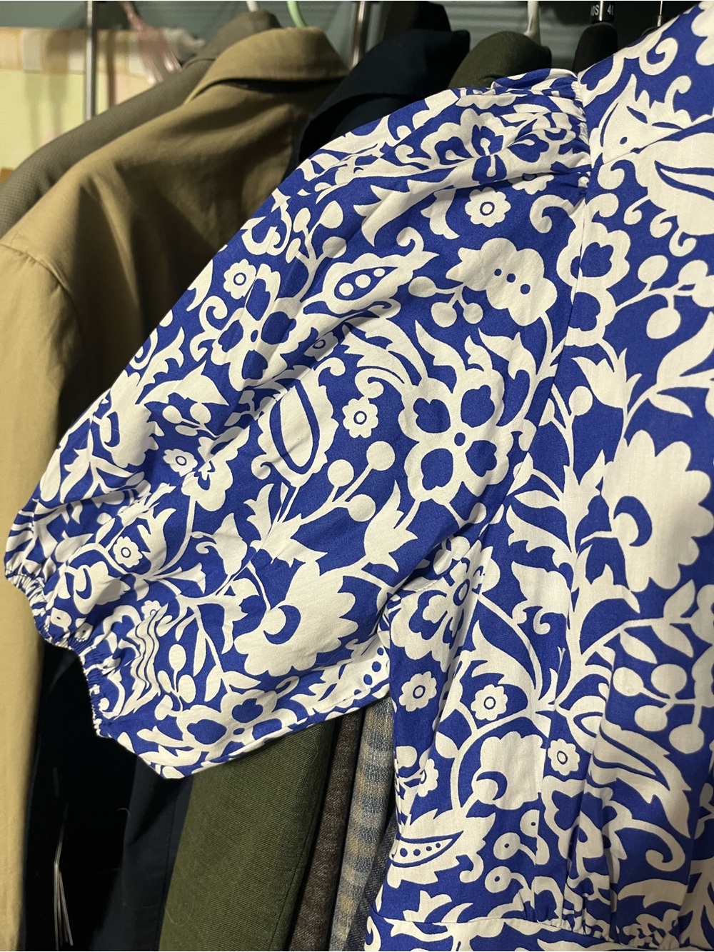 Boden Blue and White Floral Midi Dress - V-Neck Puff Sleeve, tiered midi skirt. - Picture 9 of 11